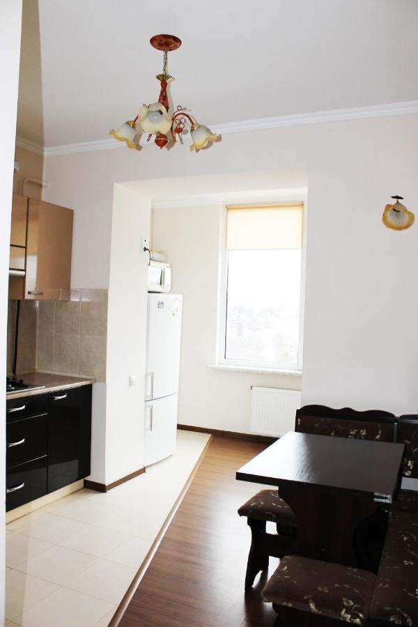 Центр Міста Однокімнатна Новобудова Apartment Lutsʼk Exterior foto